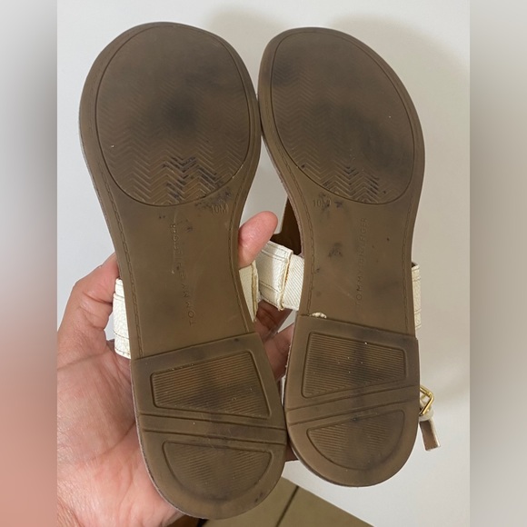 Tommy Hilfiger Pre-Owned Women’s White Thong
Sandals Size 10 - Picture 5 of 7